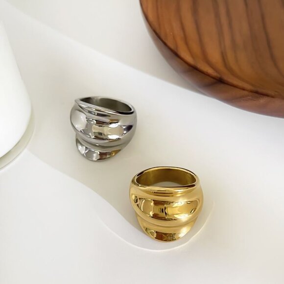 Modern Sculptural Wavy Ring | Available in Gold OR Silver Color | Size 8 OR 9 - Picture 4 of 4